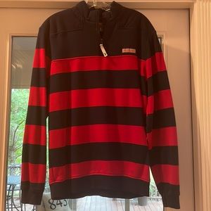 Vineyard vines pull over